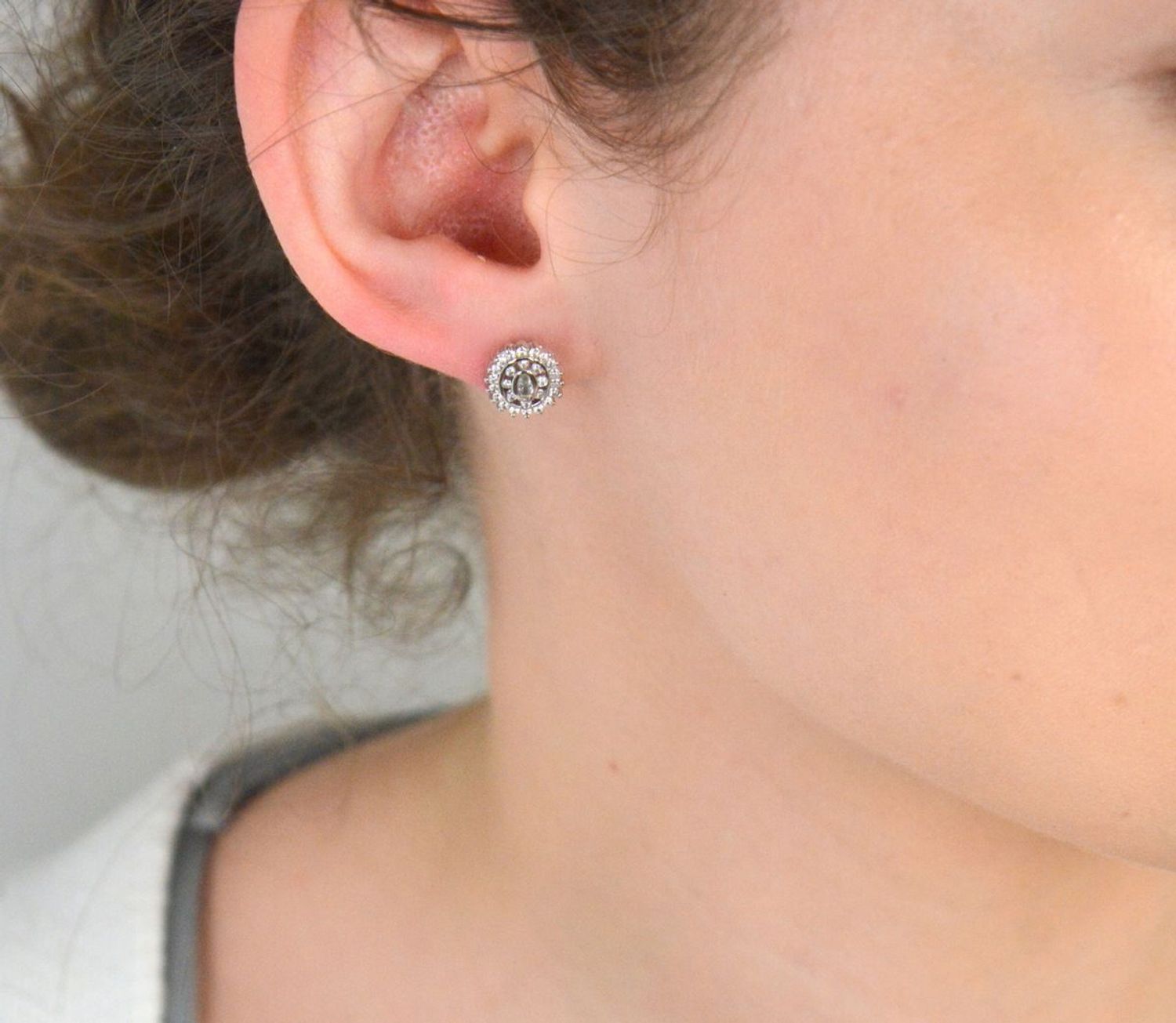 Kolczyki srebrne owalne w cyrkonie próba 925, K 2671 Eleganckie kolczyki srebrne o owalnym kształcie, wykonane z srebra próby 925, ozdobione subtelnymi cyrkoniami. 1.jpg